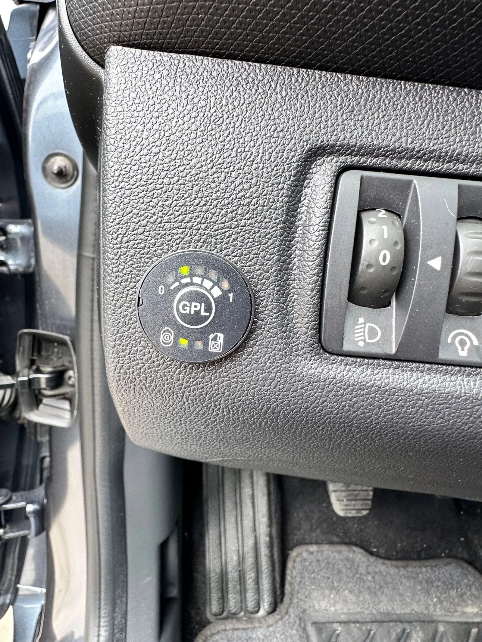 Renault Clio 0.9TCe, 90к.с., НАВИ, АВТОПИЛОТ, GPL, FACELIFT, снимка 14 - Автомобили и джипове - 56235836