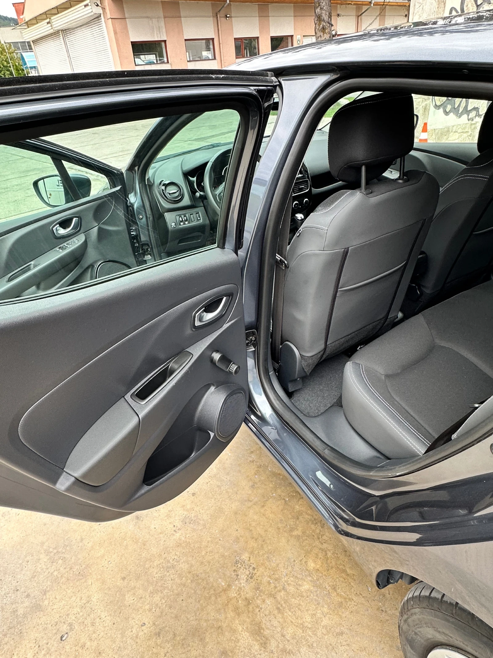 Renault Clio 0.9TCe, 90к.с., НАВИ, АВТОПИЛОТ, GPL, FACELIFT, снимка 12 - Автомобили и джипове - 56235836
