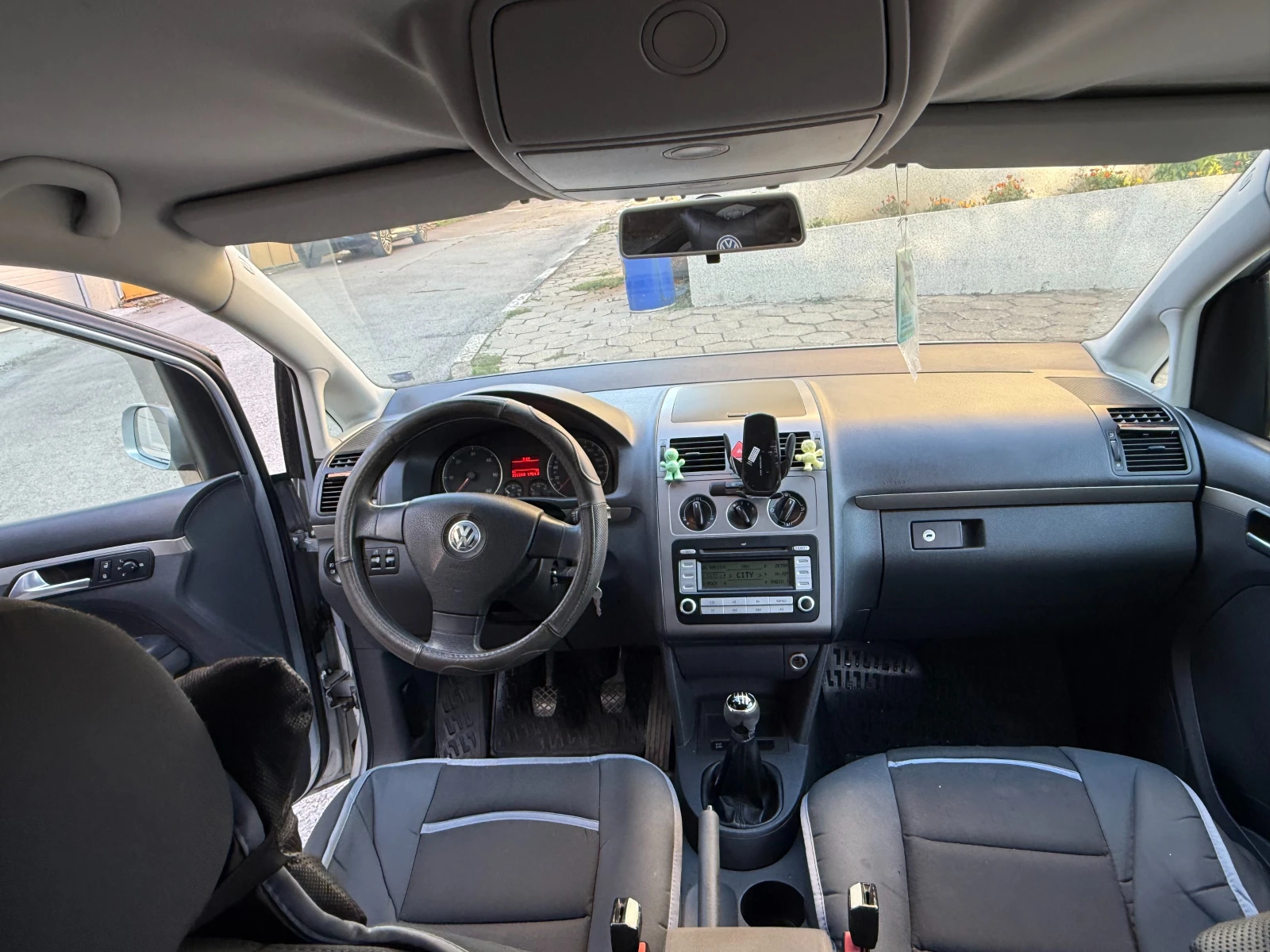 VW Touran, снимка 11 - Автомобили и джипове - 56322706