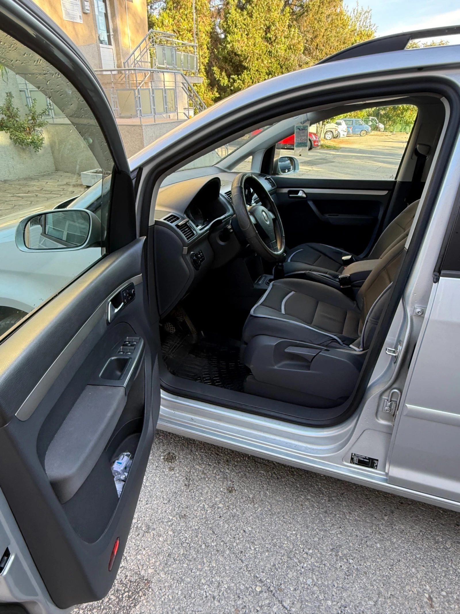 VW Touran, снимка 13 - Автомобили и джипове - 56322706