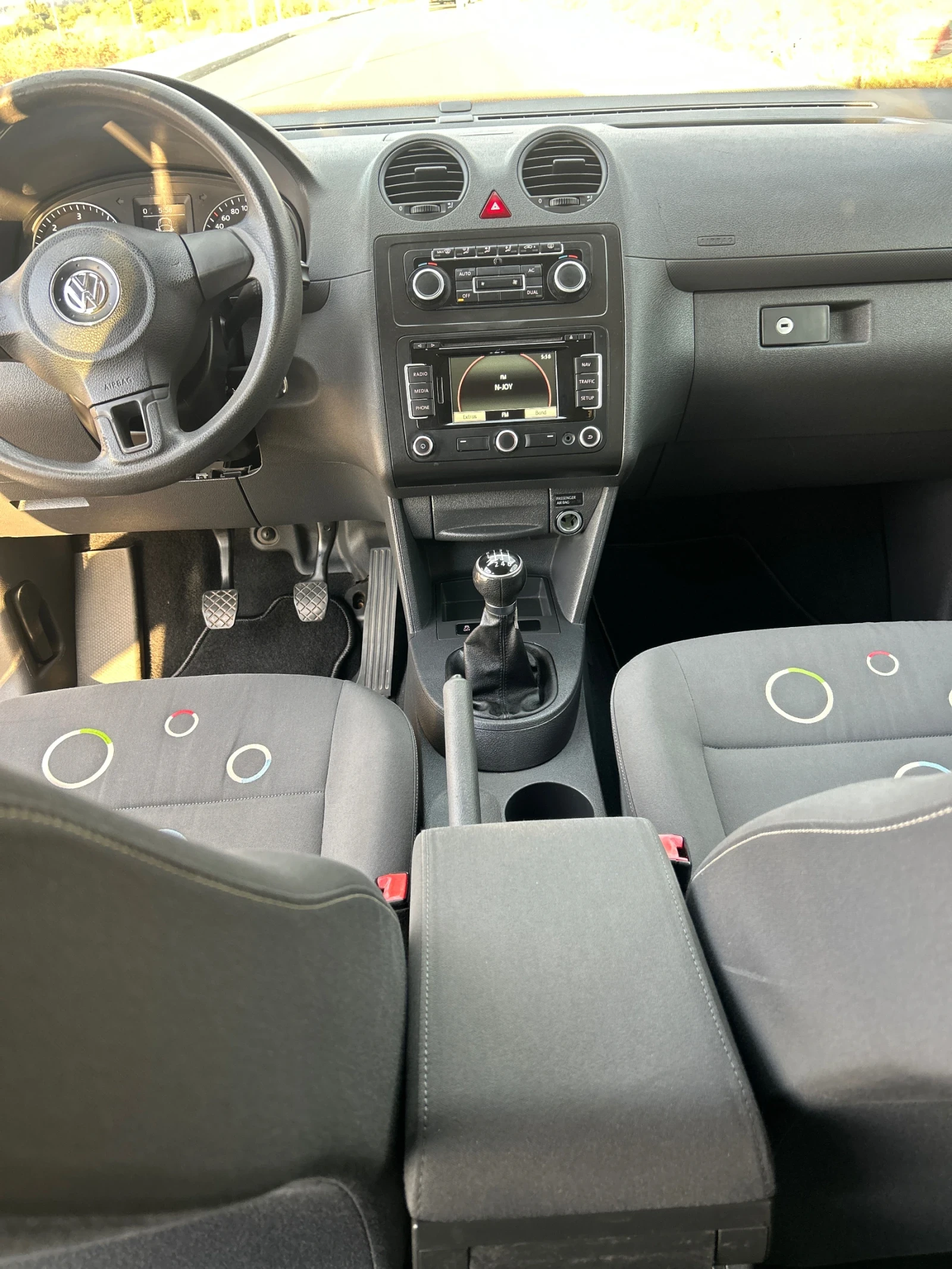 VW Caddy 2.0 TDi 140k.c, снимка 11 - Автомобили и джипове - 56376423