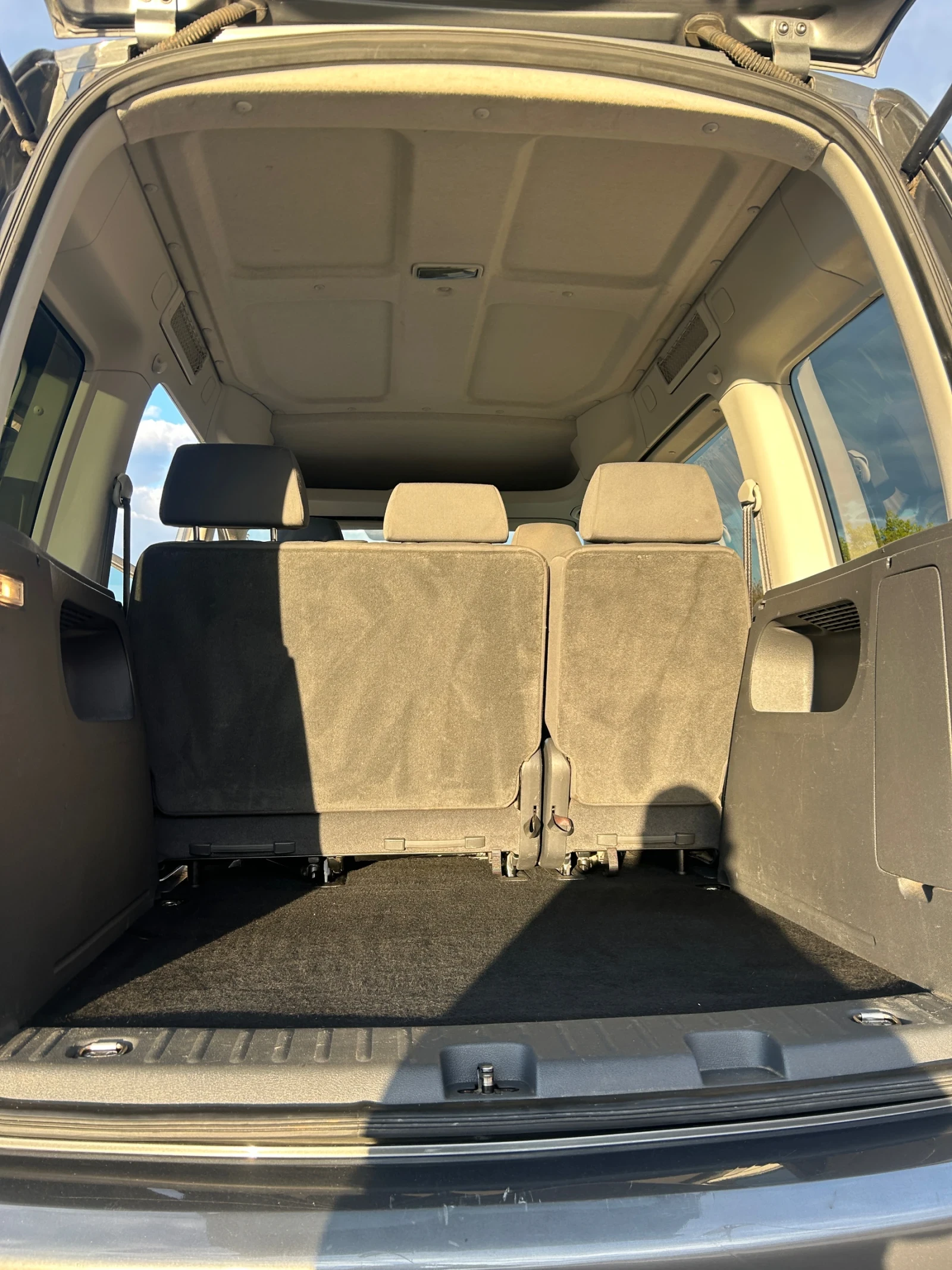 VW Caddy 2.0 TDi 140k.c, снимка 13 - Автомобили и джипове - 56376423