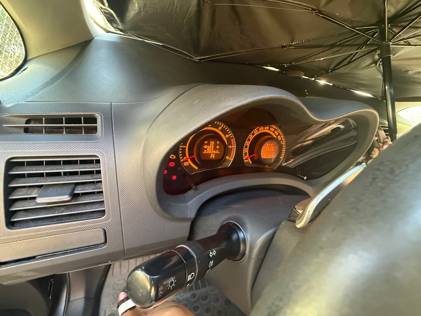 Toyota Auris, снимка 8 - Автомобили и джипове - 56451354
