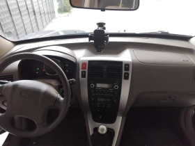 Hyundai Tucson РЕГИСТРИРАН , ОБСЛУЖЕН, 2 КОМПЛ. ГУМИ, снимка 10