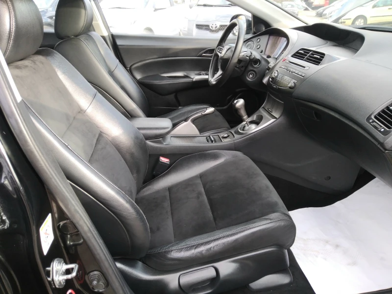 Honda Civic 1.8vtec-140к.с.- КОЖА, снимка 10 - Автомобили и джипове - 35261652