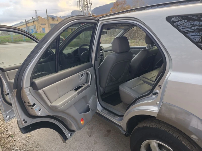 Kia Sorento 2.5CRDI ИТАЛИЯ ТОП СЪСТОЯНИЕ , снимка 10 - Автомобили и джипове - 52771764