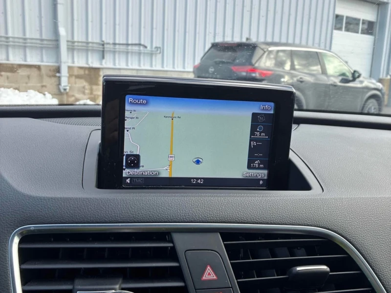 Audi Q3 * Technik * CARFAX * БЕЗ ПЪРВОНАЧАЛНА ВНОСКА, снимка 16 - Автомобили и джипове - 52813983