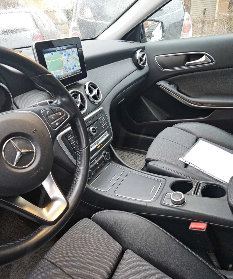 Mercedes-Benz GLA 220 4matic, снимка 3 - Автомобили и джипове - 53174915