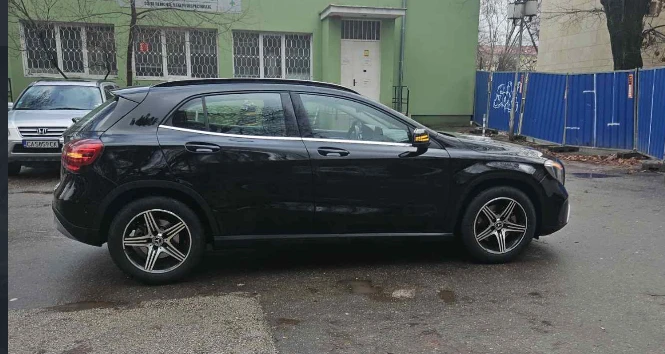 Mercedes-Benz GLA 220 4matic, снимка 3 - Автомобили и джипове - 53379651