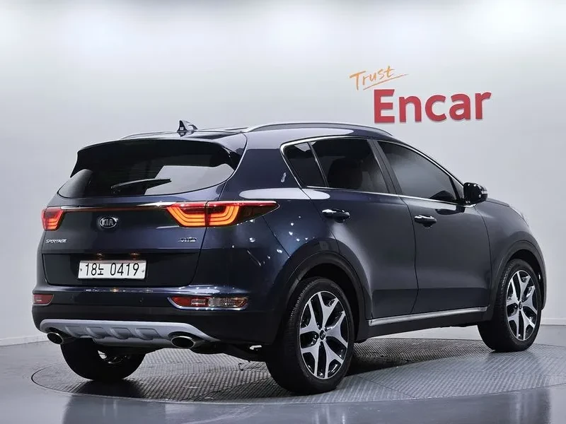 Kia Sportage 2.0 CRDi 4WD, снимка 2 - Автомобили и джипове - 54276694