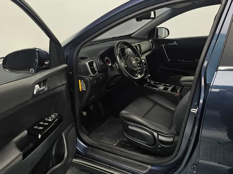 Kia Sportage 2.0 CRDi 4WD, снимка 11 - Автомобили и джипове - 54276694