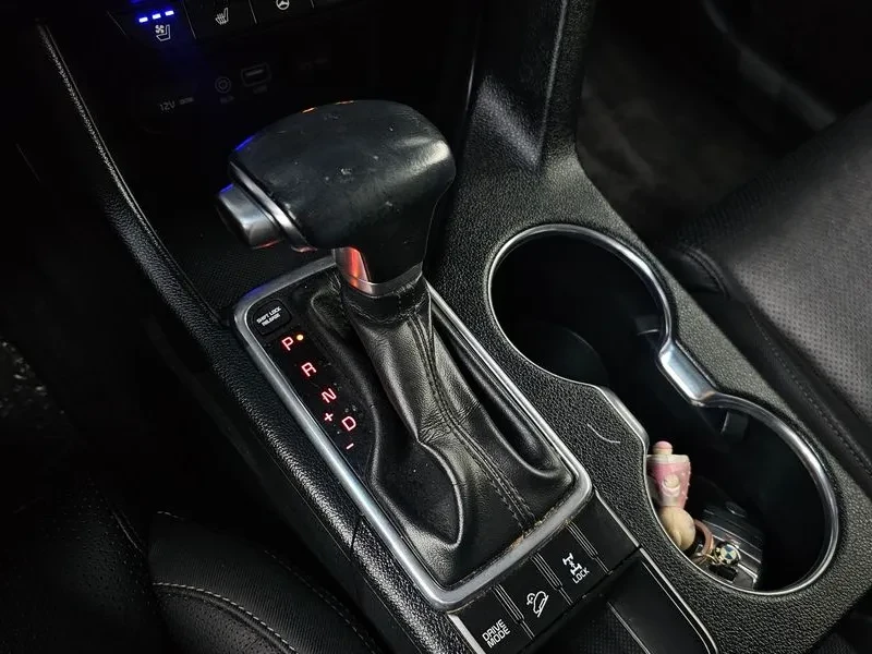 Kia Sportage 2.0 CRDi 4WD, снимка 9 - Автомобили и джипове - 54276694