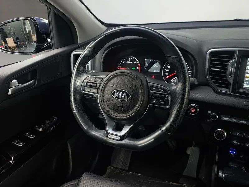Kia Sportage 2.0 CRDi 4WD, снимка 13 - Автомобили и джипове - 54276694