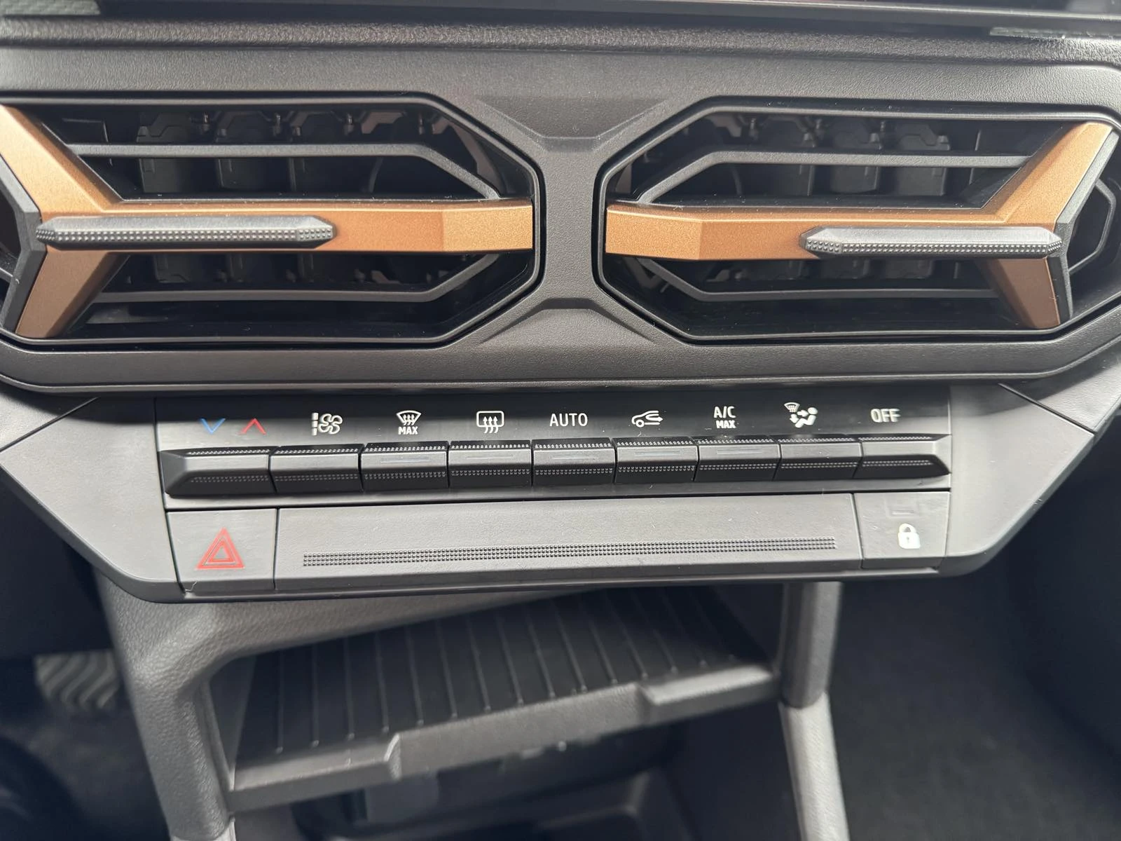 Dacia Duster 1.2Tce MHEV Extreme 4X4, снимка 17 - Автомобили и джипове - 53946619