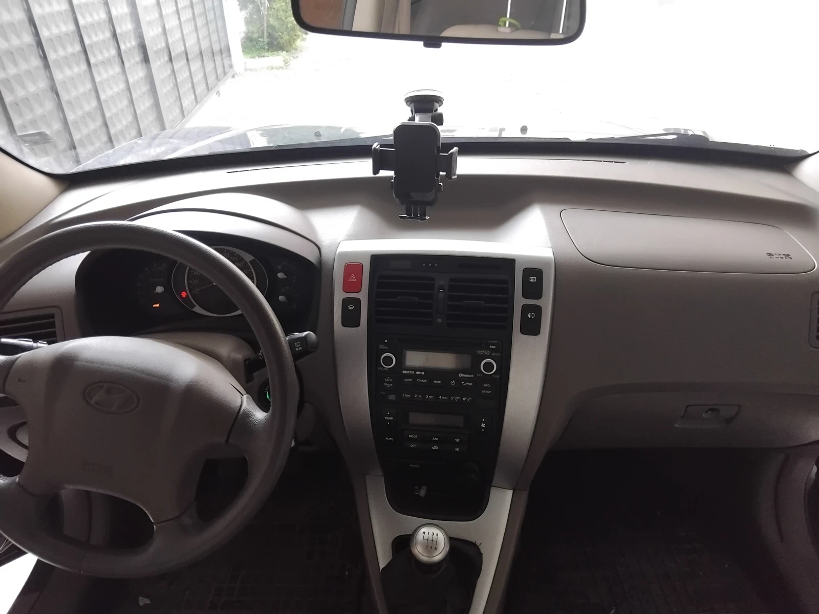 Hyundai Tucson РЕГИСТРИРАН , ОБСЛУЖЕН, 2 КОМПЛ. ГУМИ, снимка 10 - Автомобили и джипове - 54071524