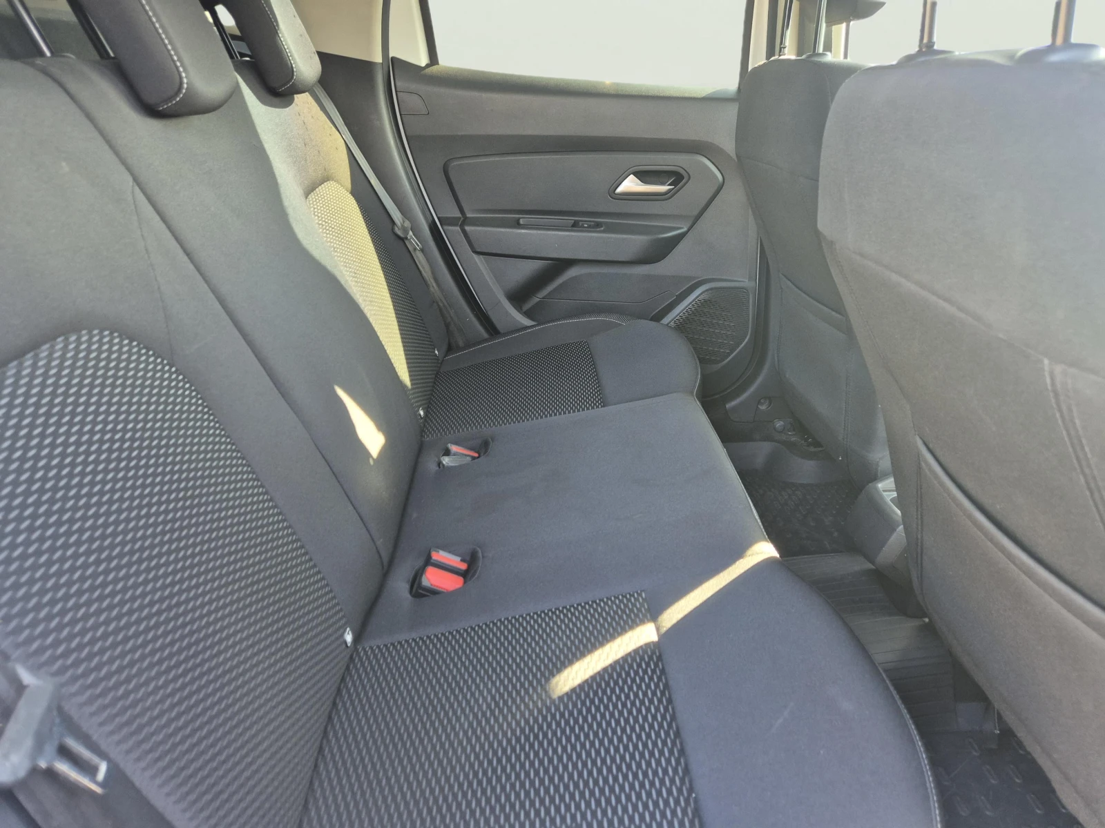 Dacia Duster 1.5 Diesel, снимка 9 - Автомобили и джипове - 54930023
