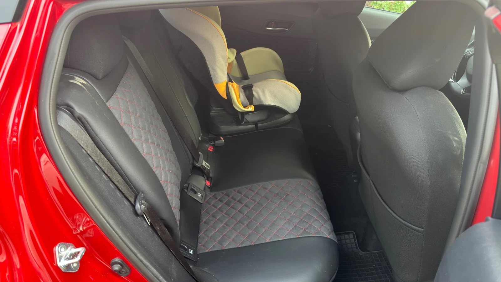 Toyota C-HR Хибрид, снимка 9 - Автомобили и джипове - 55386745