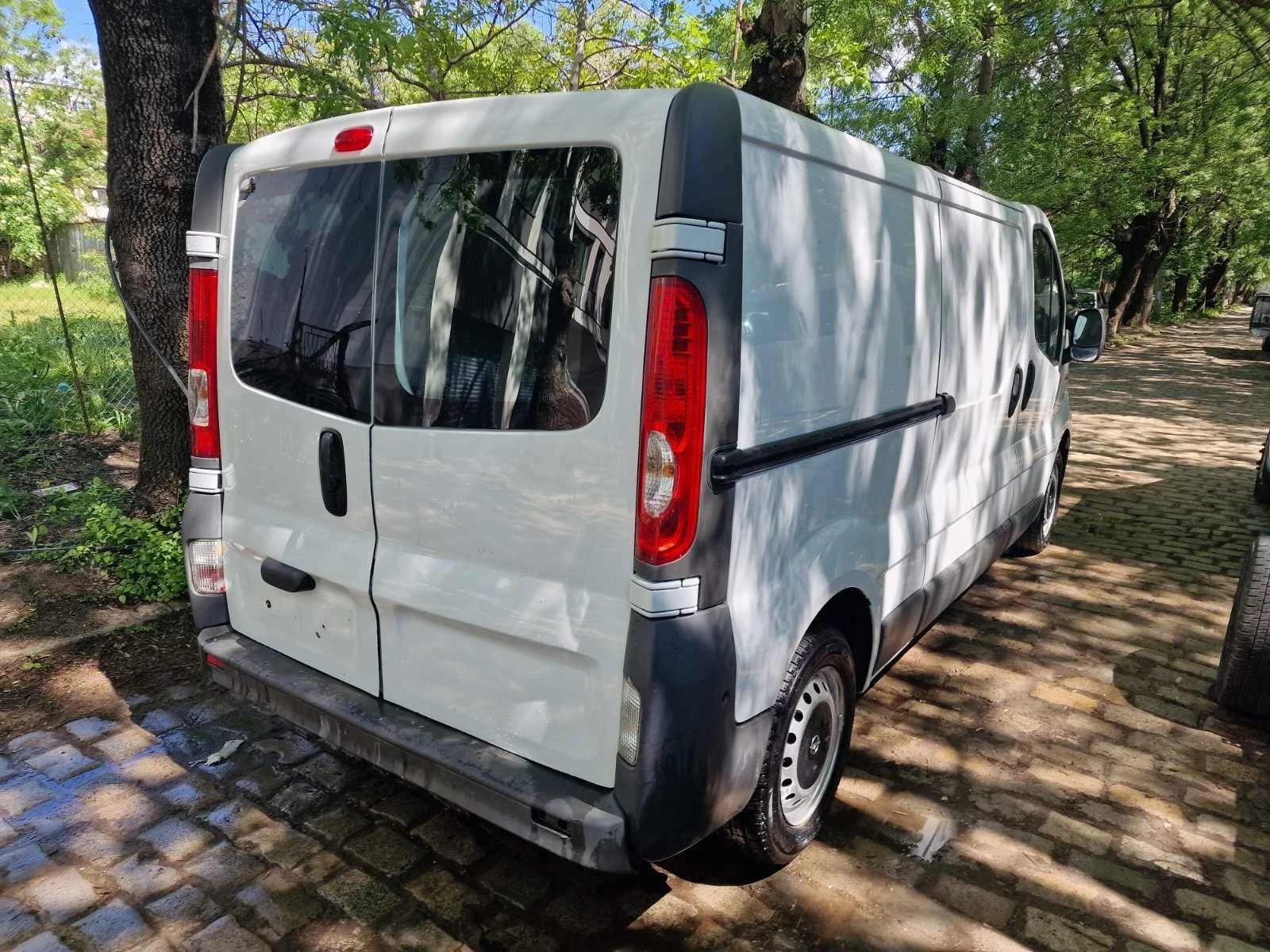 Opel Vivaro 2.0dci - изображение 7