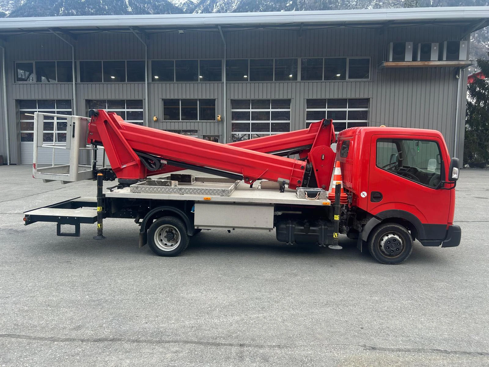 Автовишка Versalift 24м 220кг VTX-240, снимка 1