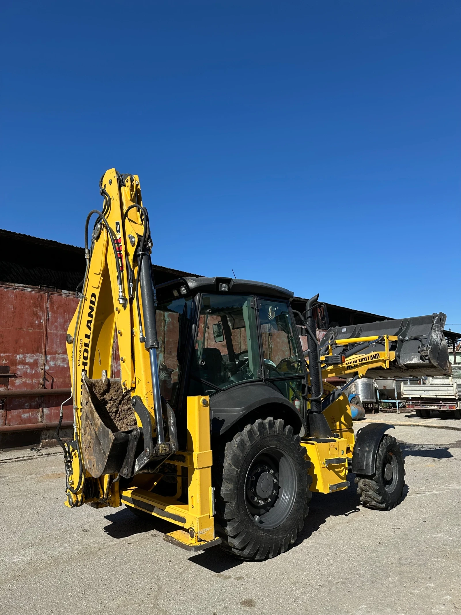 Багер New Holland  - изображение 2
