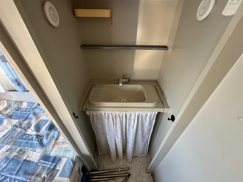 Каравана Beyerland, снимка 12 - Каравани и кемпери - 51395274