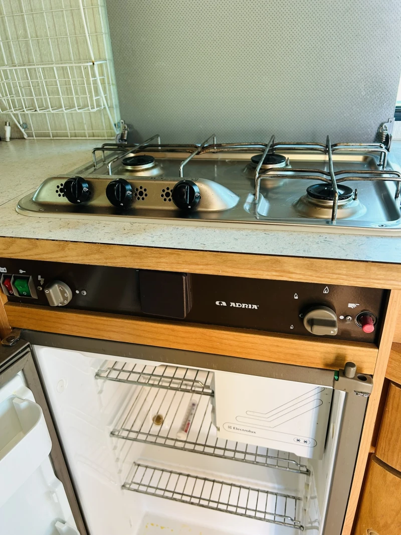 Каравана Adria Uniqa502* Exclusive* Мувър* Форселт, снимка 14 - Каравани и кемпери - 52259270