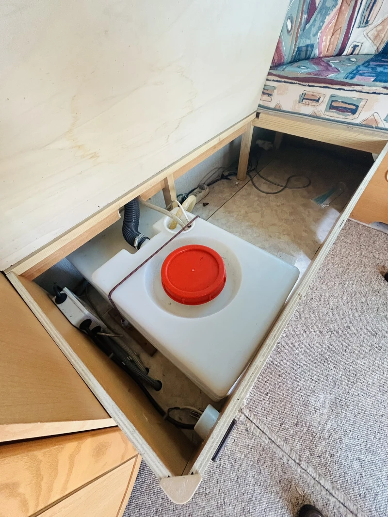 Каравана Adria Uniqa502* Exclusive* Мувър* Форселт, снимка 17 - Каравани и кемпери - 52259270