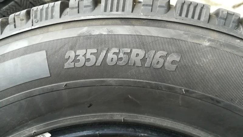 Гуми Зимни 235/65R16, снимка 8 - Гуми и джанти - 26781863