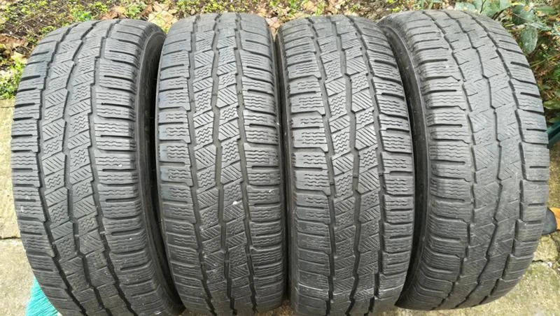 Гуми Зимни 235/65R16, снимка 1 - Гуми и джанти - 26781863