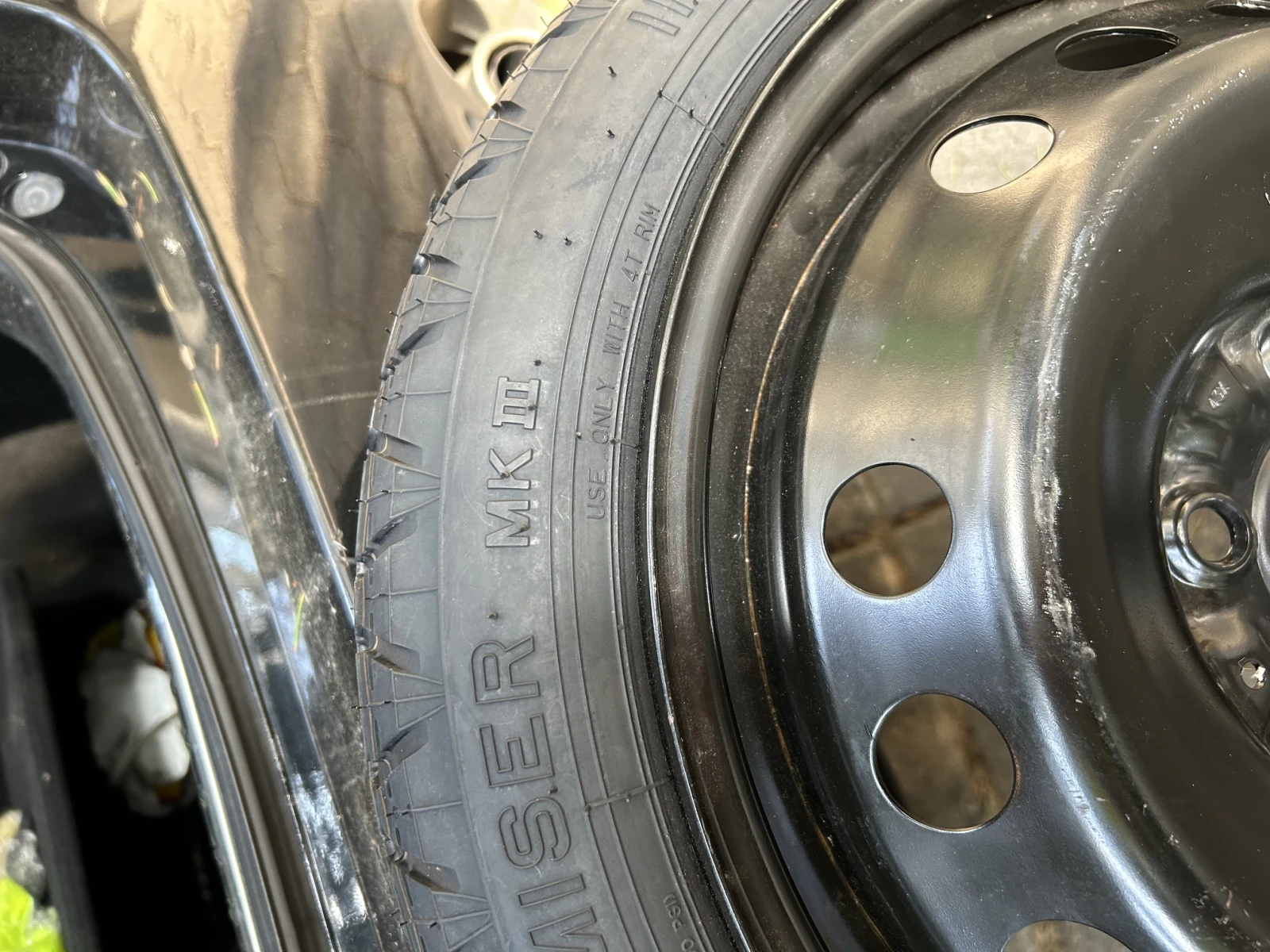 Гуми с джанти Dunlop 125/70R16, снимка 5 - Гуми и джанти - 55663160