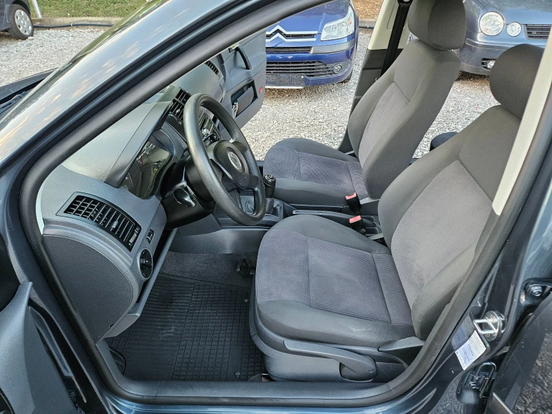 VW Polo 1.4 бензин 101кс климатроник, снимка 9 - Автомобили и джипове - 47498655