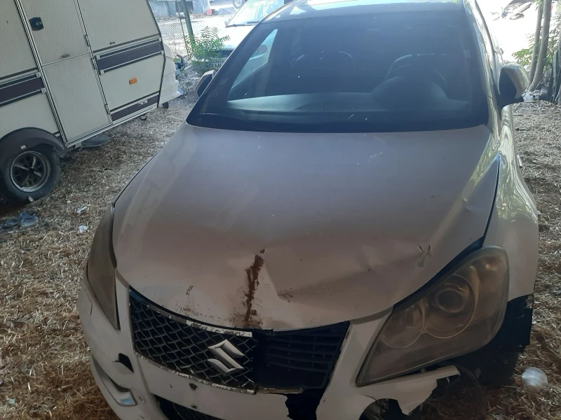 Suzuki Kizashi 2.4 sport, снимка 4 - Автомобили и джипове - 48082648