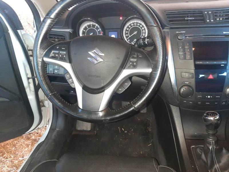 Suzuki Kizashi 2.4 sport, снимка 11 - Автомобили и джипове - 48082648