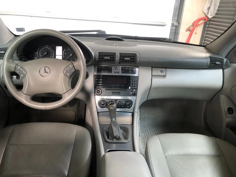 Mercedes-Benz C 220, снимка 6 - Автомобили и джипове - 49533413