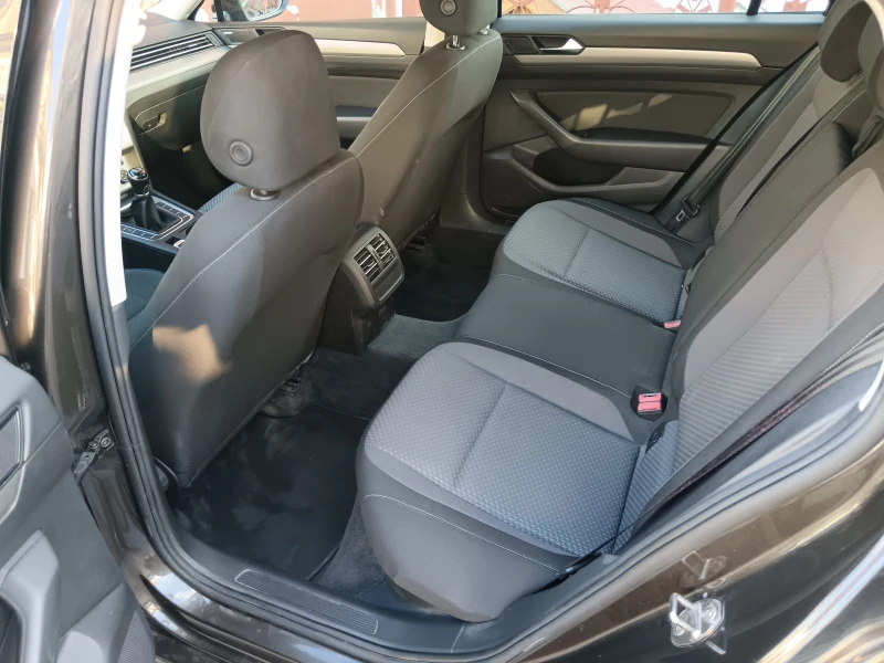 VW Passat B8/2.0 TDI 150 к.с/Euro 6/Keyless/Dynaudio/Navi, снимка 8 - Автомобили и джипове - 52437877