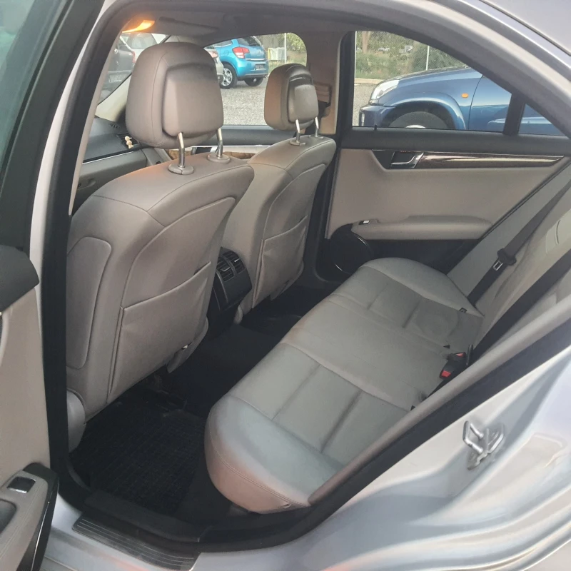Mercedes-Benz C 220 Avantgarde, снимка 9 - Автомобили и джипове - 51728955