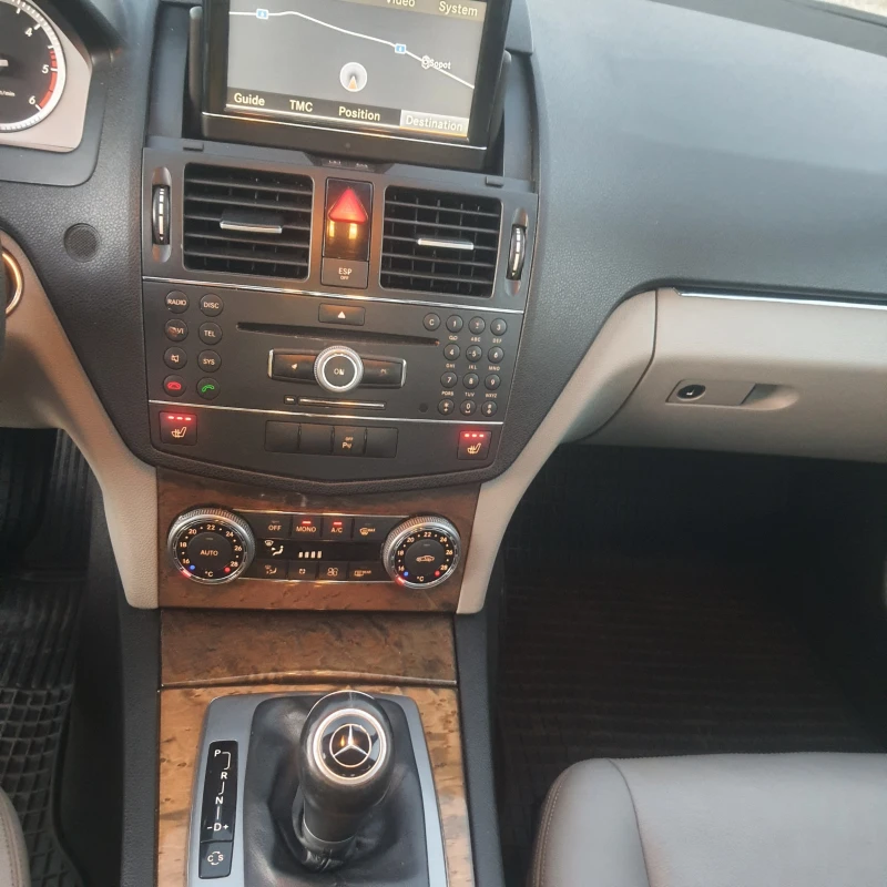 Mercedes-Benz C 220 Avantgarde, снимка 11 - Автомобили и джипове - 51728955