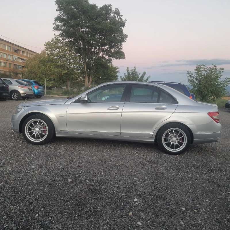 Mercedes-Benz C 220 Avantgarde, снимка 4 - Автомобили и джипове - 51728955