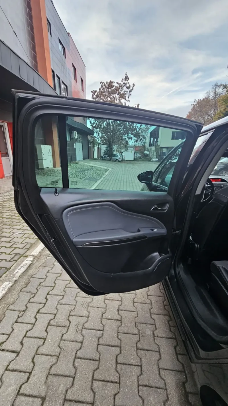 Opel Zafira 1.6i CHG 2013, снимка 12 - Автомобили и джипове - 52454137