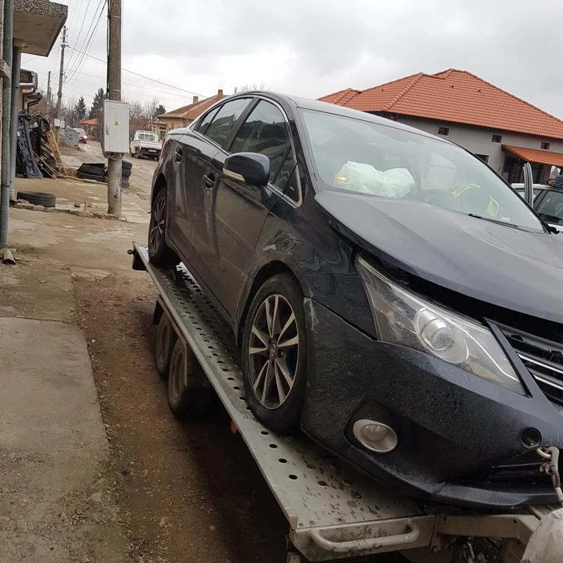 Toyota Avensis 2.2 D4D, снимка 2 - Автомобили и джипове - 33352632