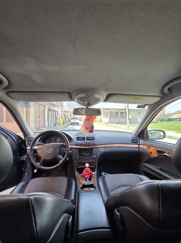 Mercedes-Benz E 270, снимка 5 - Автомобили и джипове - 54039827