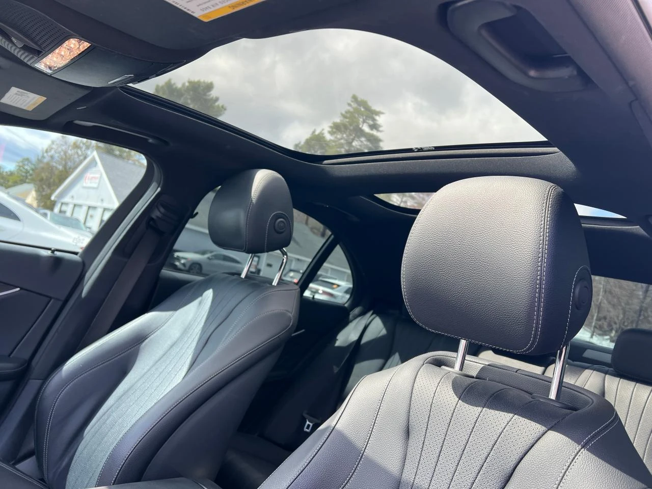 Mercedes-Benz E 350 BURMESTER/DISTRONIC/PANO/KEYLESS/360 CAMERA/ПОДГР - изображение 9