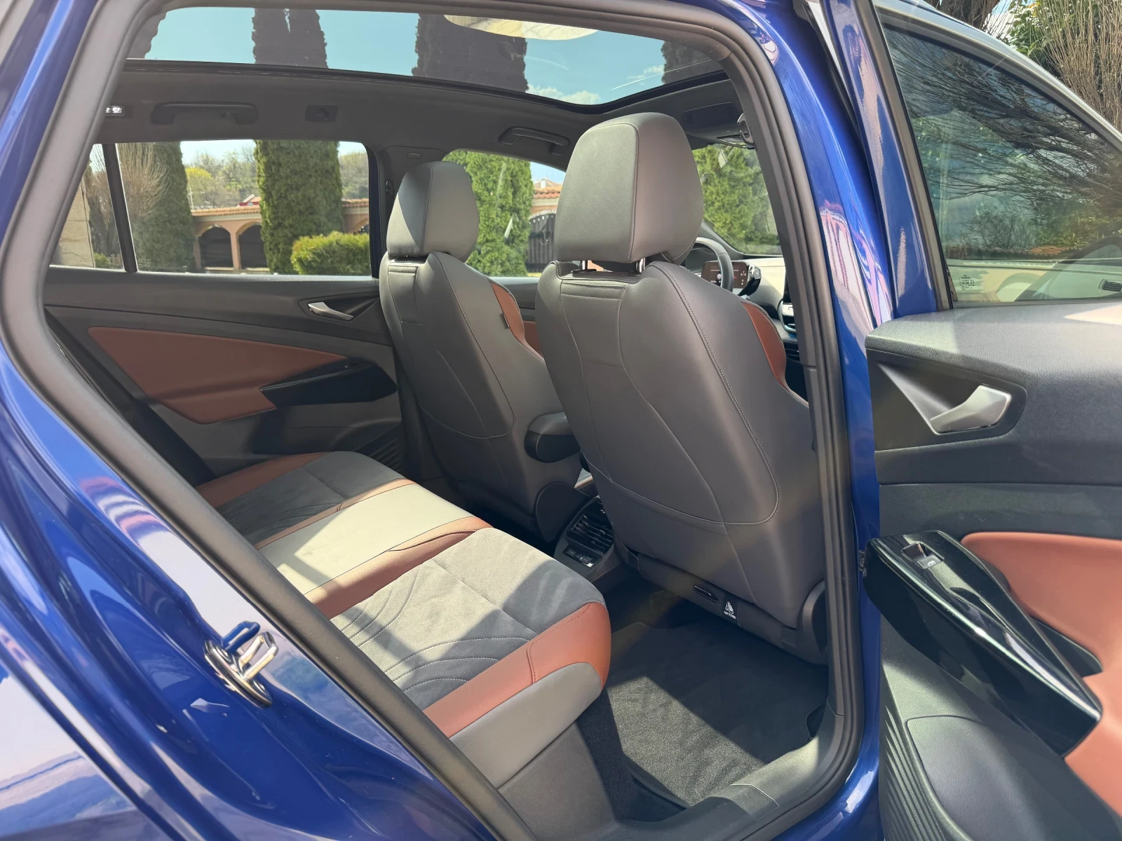 VW ID.4 1stPro/82kw/Pano/360/Memory/HeadUp/104km, снимка 13 - Автомобили и джипове - 53818722