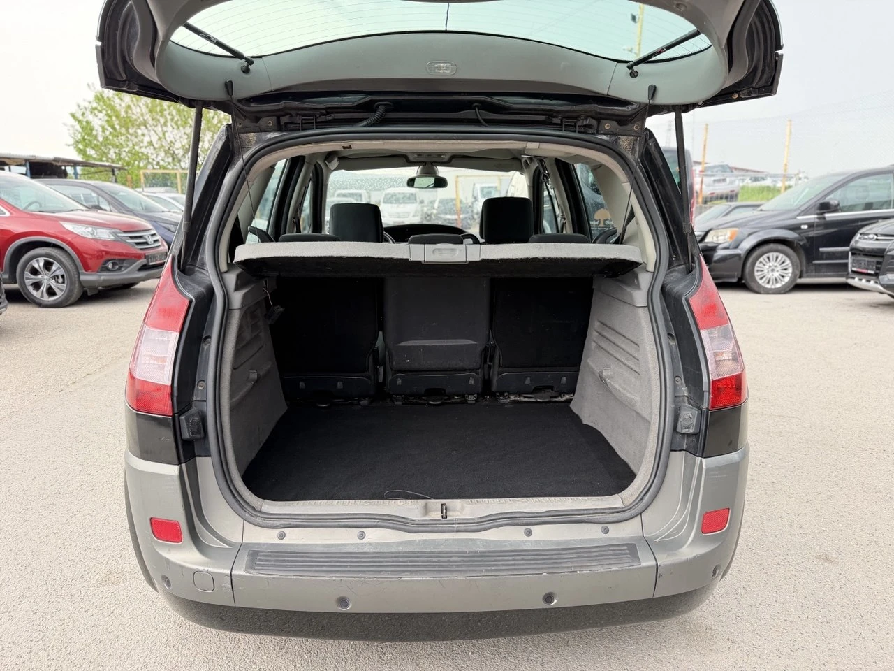 Renault Scenic 1.5dci, снимка 16 - Автомобили и джипове - 54482413