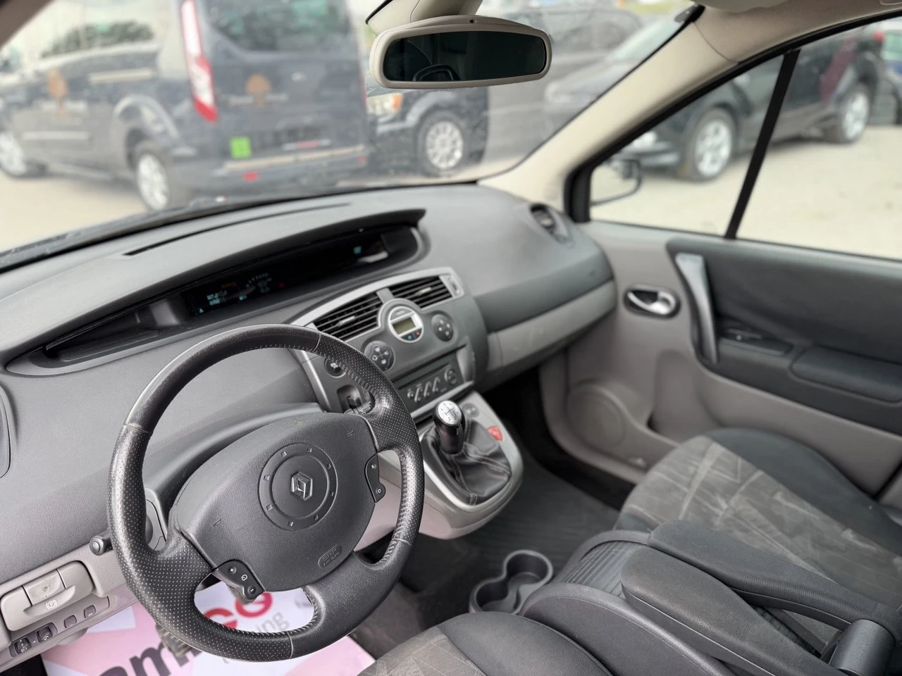 Renault Scenic 1.5dci, снимка 10 - Автомобили и джипове - 54482413