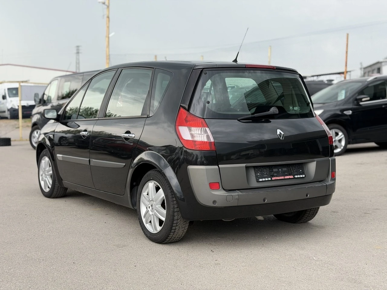 Renault Scenic 1.5dci, снимка 4 - Автомобили и джипове - 54482413