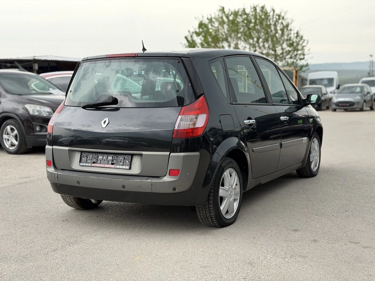 Renault Scenic 1.5dci, снимка 6 - Автомобили и джипове - 54482413