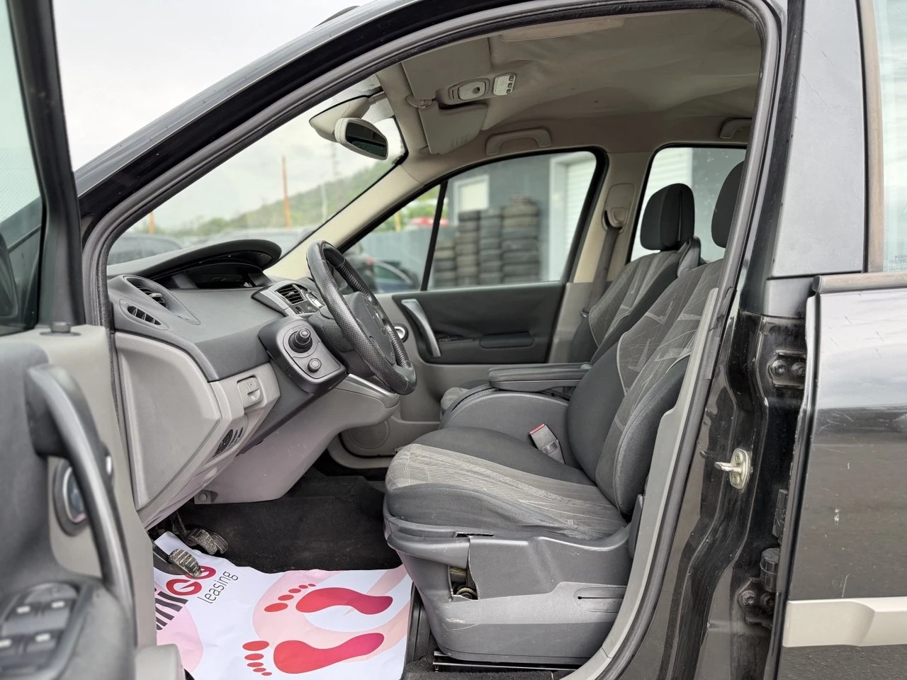 Renault Scenic 1.5dci, снимка 9 - Автомобили и джипове - 54482413