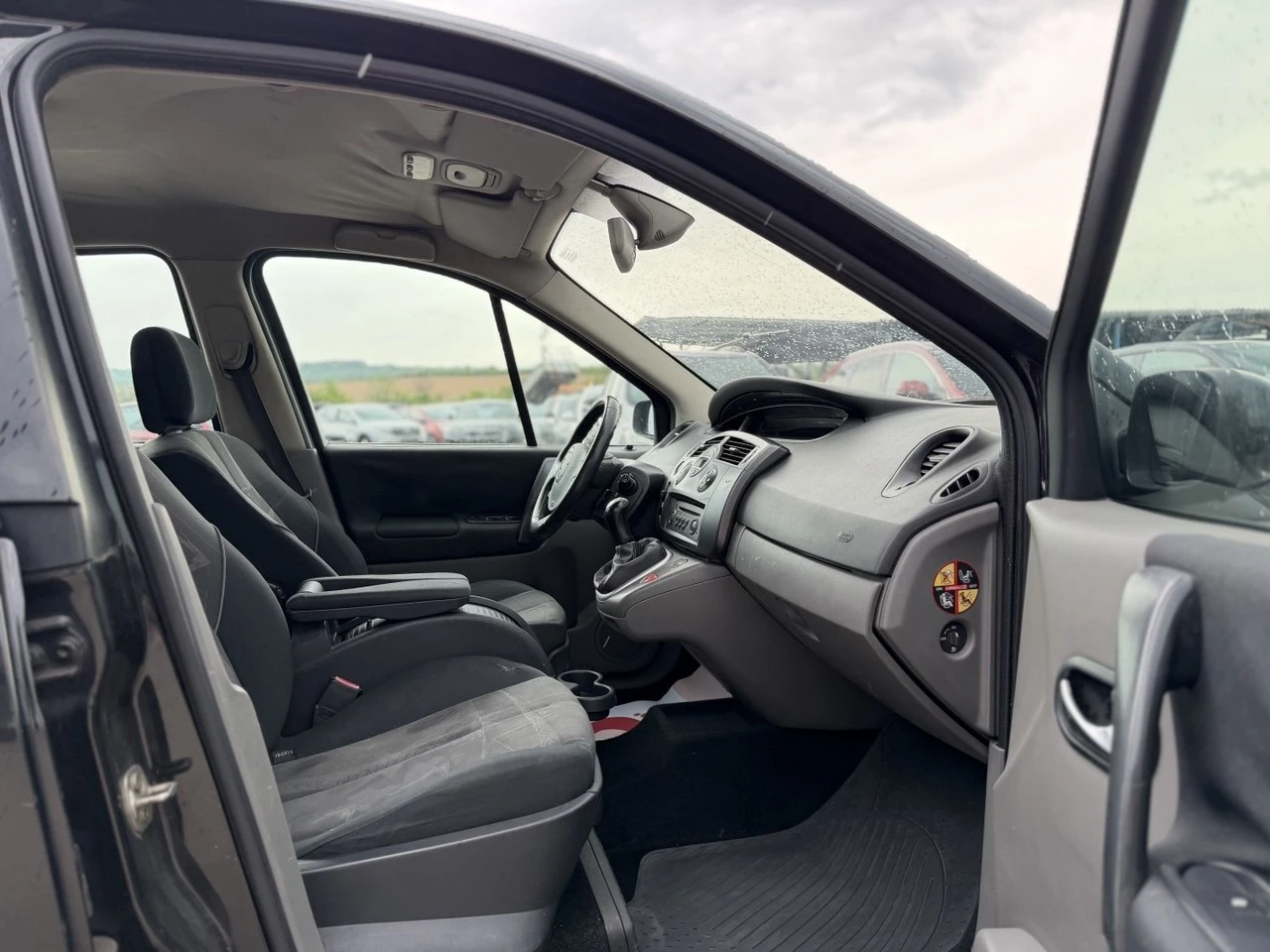 Renault Scenic 1.5dci, снимка 14 - Автомобили и джипове - 54482413