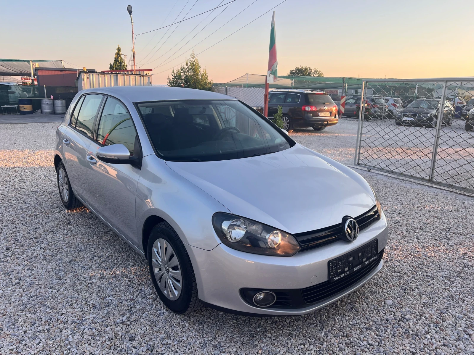 VW Golf 1.6i газ, снимка 2 - Автомобили и джипове - 54861116